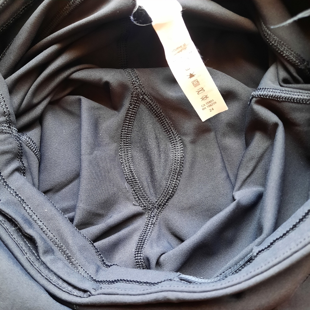 Lululemon track & train black short size "4" - Picture 8 of 14